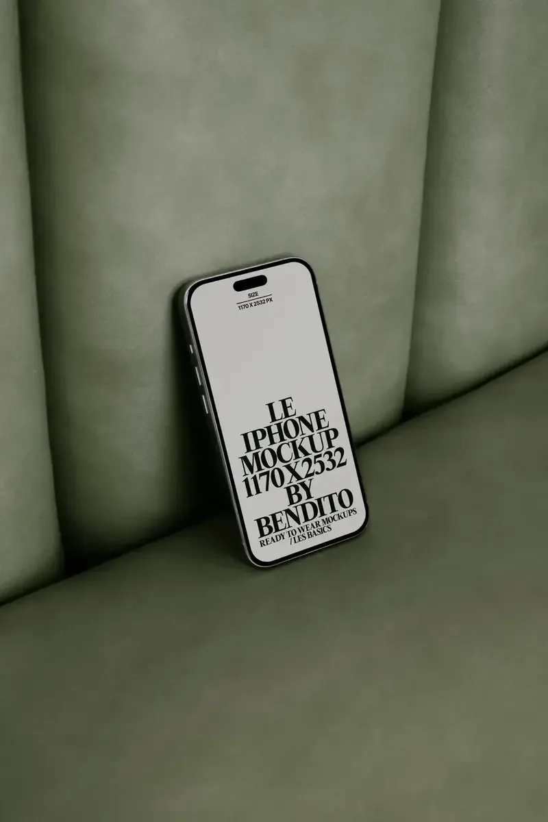 LB25 W09 Le iPhone Mockup preview